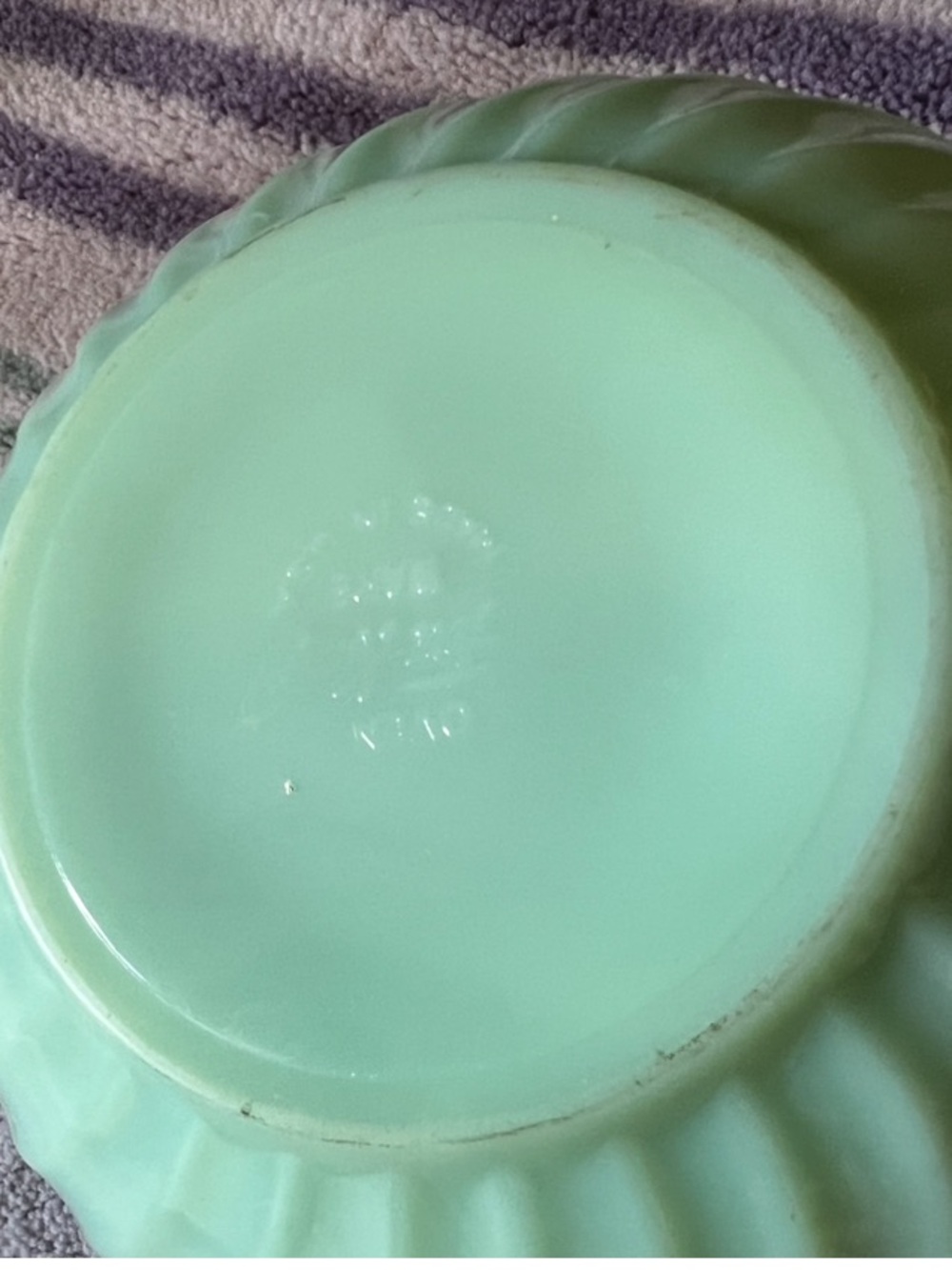 VINTAGE FIRE KING JADEITE SWIRL MIXING BOWL - Picture 5 of 7